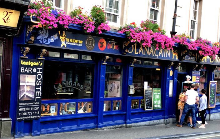 In diesem Pub in Kilkenny trinken wir ein Bier