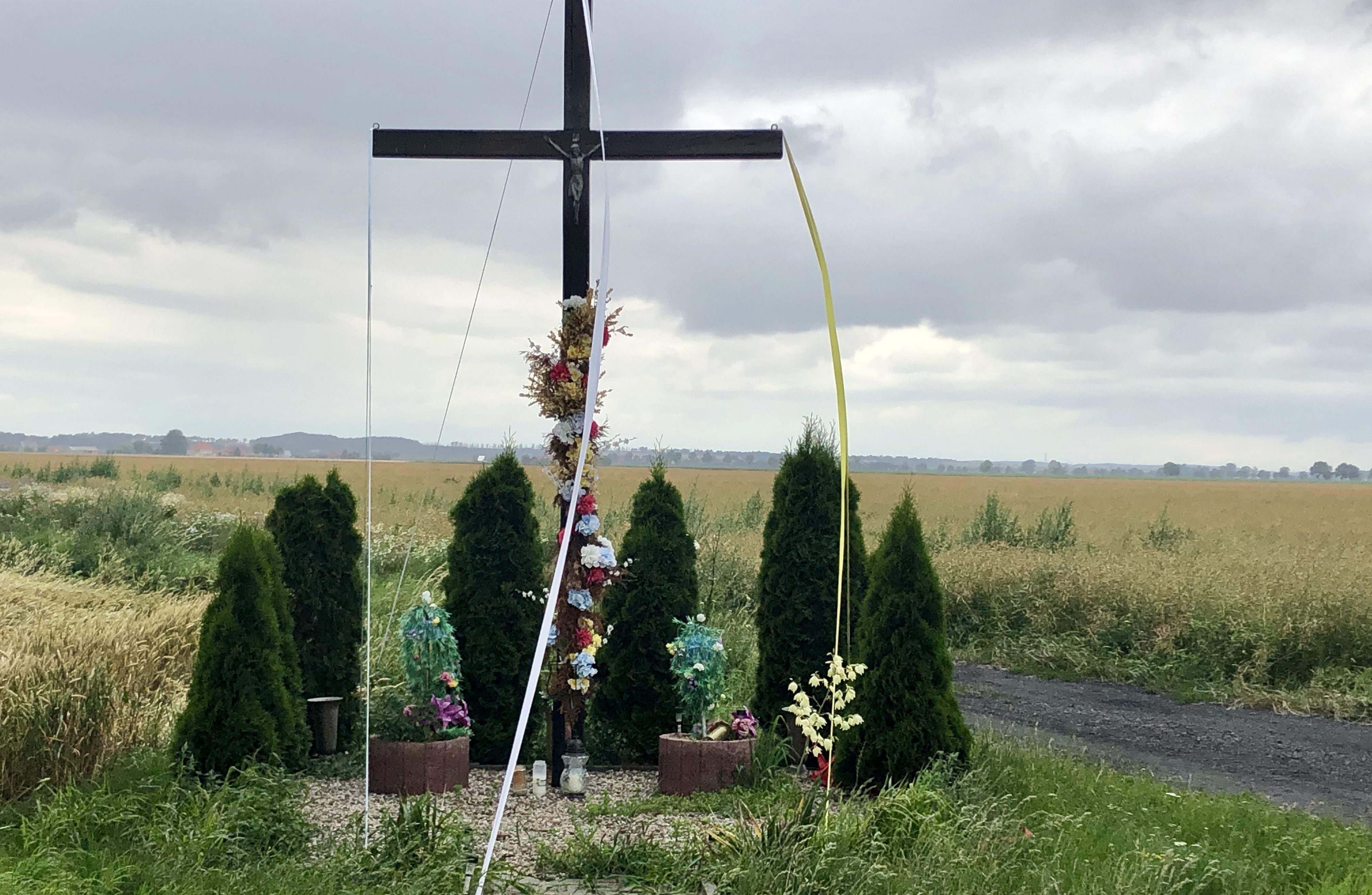 Typisches Bild an polnischen Landstraßen: Heiligenbildnisse am Wegesrand