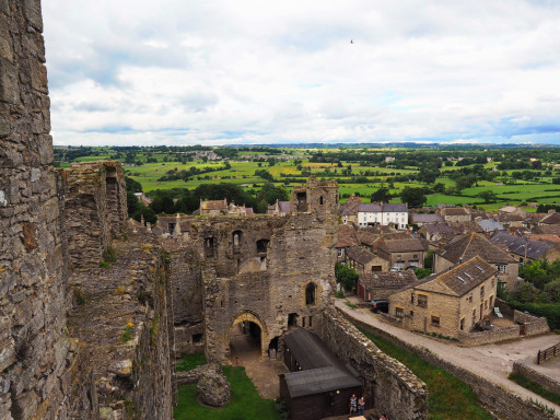 Middleham Castle mit Blick über die gleichnamige Ortschaft