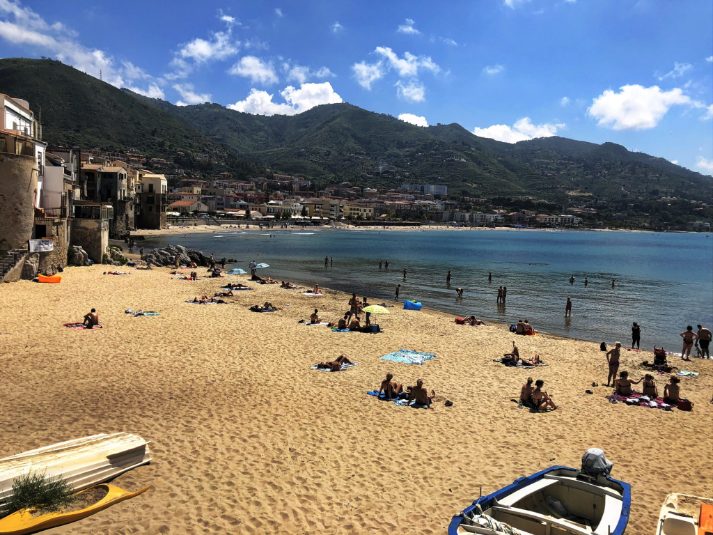 Strand in der Altstadt von Cefalù