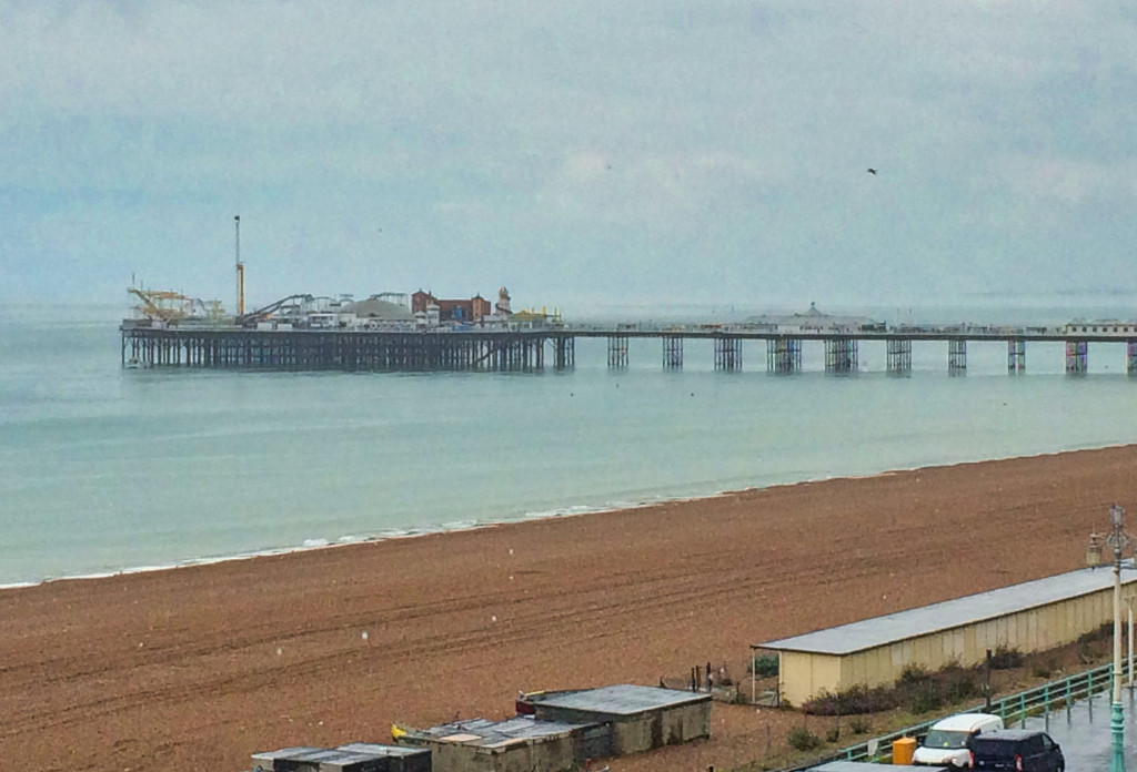 Verregneter Blick auf die Brighton Palace Pier