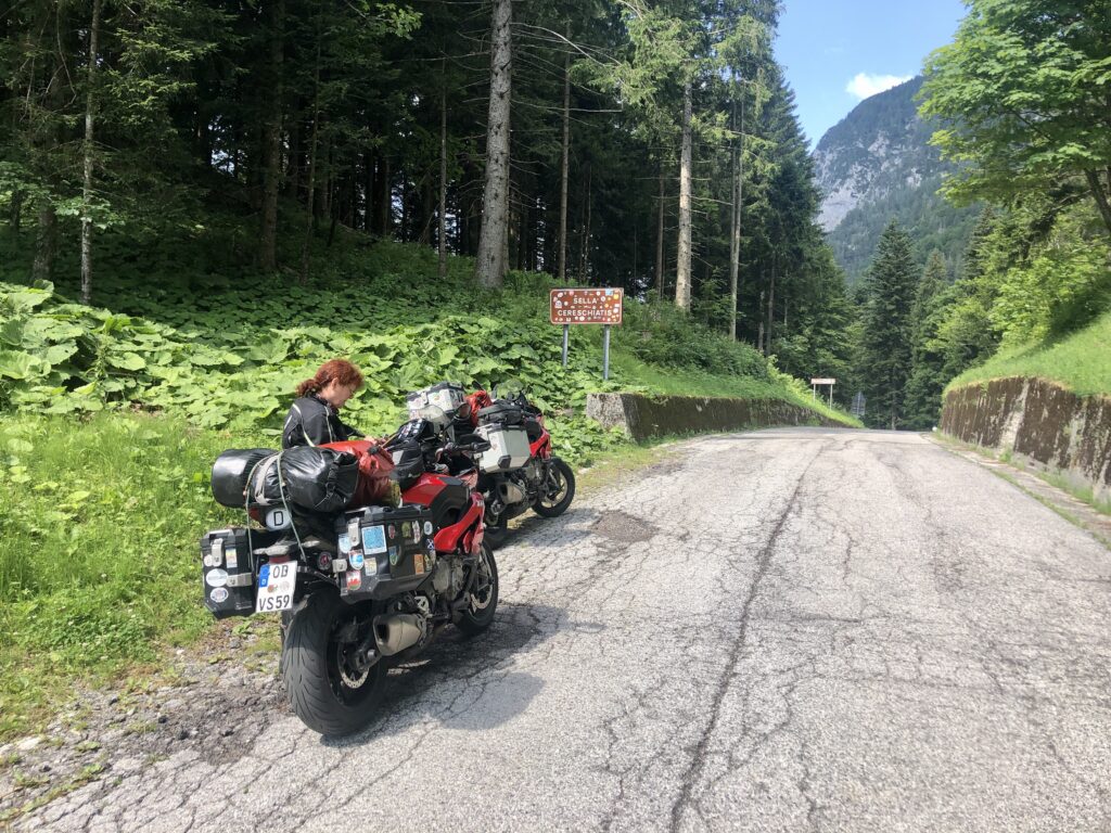 Eher unscheinbar unser erster Punkt, die Passstraße Sella di Cereschiatis