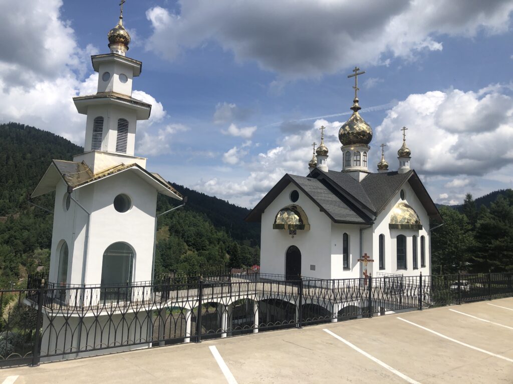 Auffällige Kirche in Smolnik