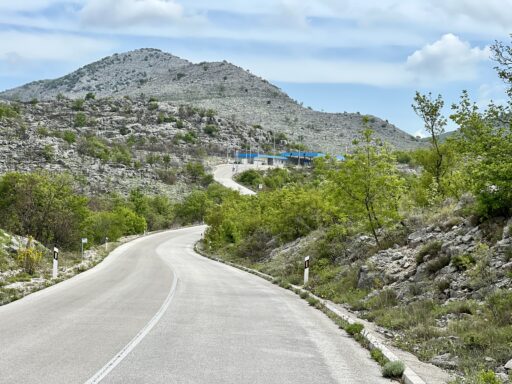 Landschaft vor der Grenze Bosnien-Herzegowina