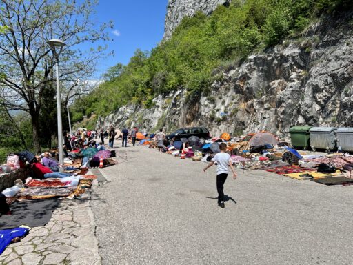 Vorplatz des Klosters Ostrog