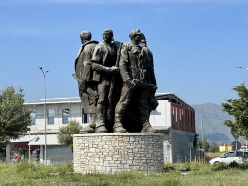 Denkmal am Kreisel in Shkodër