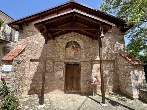Eine der unzähligen alten Kirchen in Kastoria