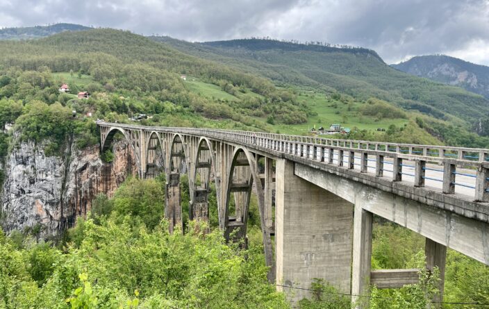 Die berühmte Tara-Brücke