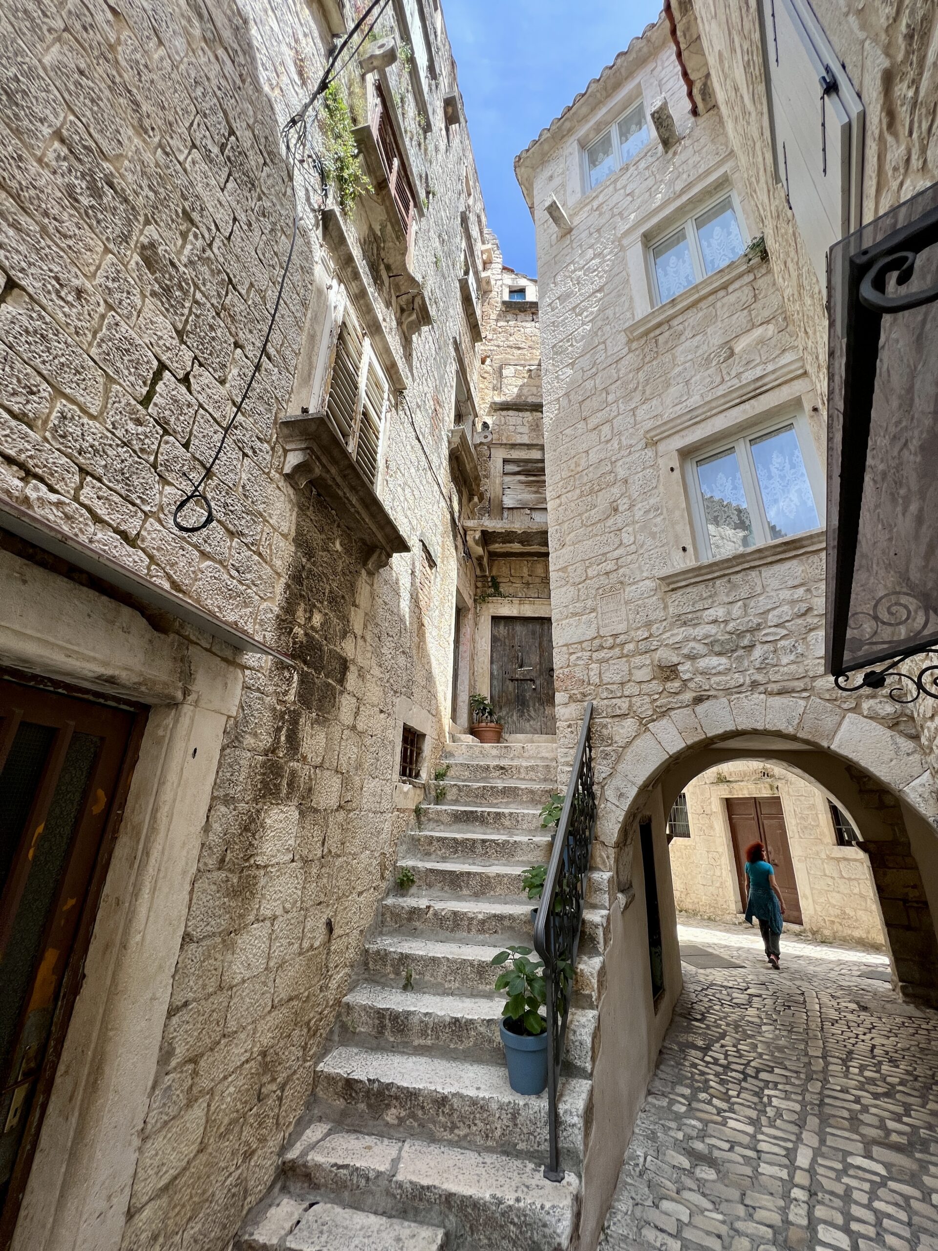 Gasse in der Altstadt Trogirs