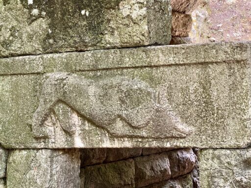 Detail Löwentor (Löwe frißt Stier)