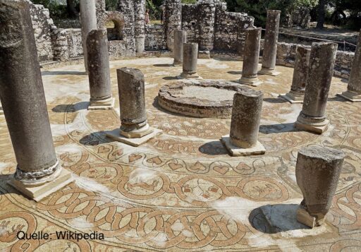 Taufkapelle mit Mosaikboden