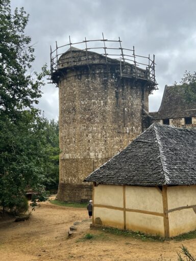 Burgfried im Bau