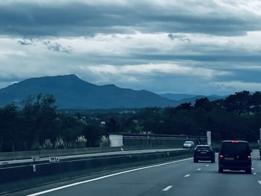 Die nächste Regenfront erwartet uns nahe der Pyrenäen