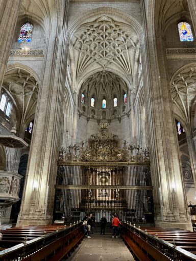 Eindrucksvolle Architektur in der Kathedrale