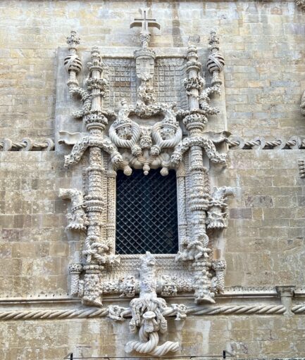 Manuelinisches Fenster an der Klosterkirche