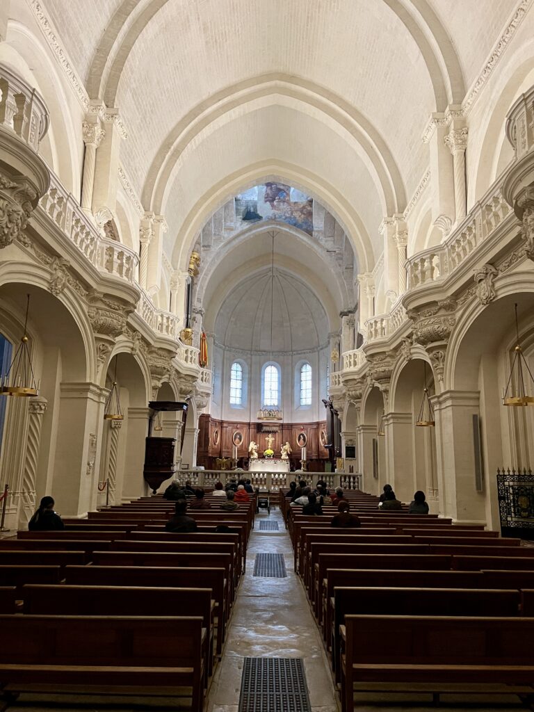 Kirchenschiff der Kathedrale von Avignon