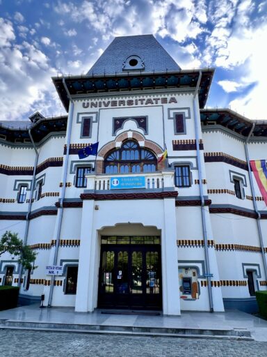 Eindrucksvolles Universitätsgebäude